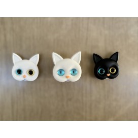 Fırsattan Telefon Tutacağı Renkli Gözlü Kedi